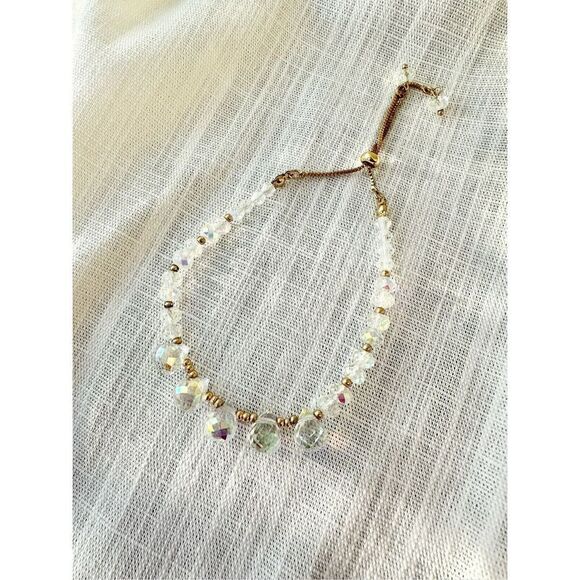 Iridescent beaded friendship bracelet with gold color - Picture 1 of 4